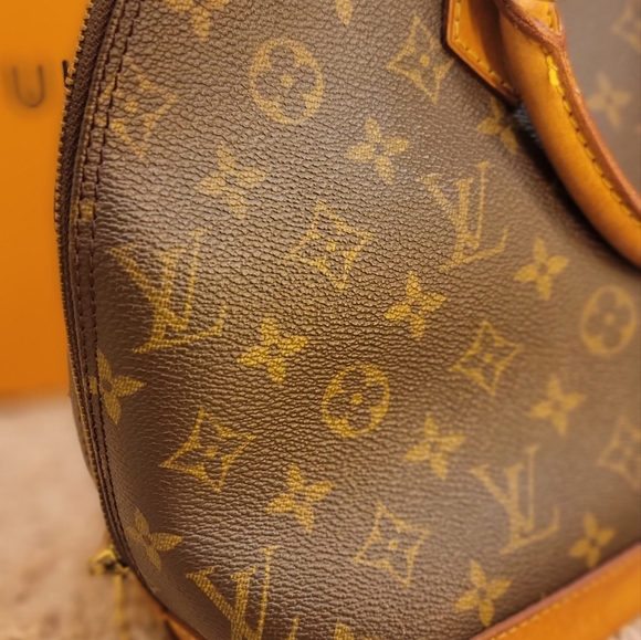 Louis Vuitton Monogram Alma - Picture 4 of 15